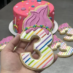 Troll cake and cookies