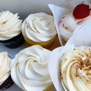 2 Chocolate w/ white frosting, 2 Wedding cake, Strawberry and Carrot cake