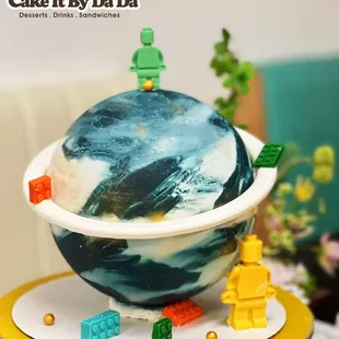 Pinata Knock knock cake