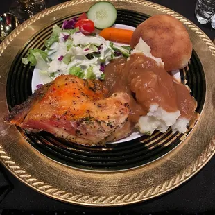 Plates &amp; decor by cake lady studios &amp; events!