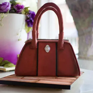 Sculpted purse cake