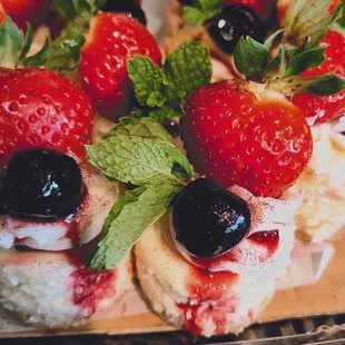 Vanilla bean with cherry, strawberry and mint.