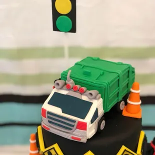 Edible garbage truck