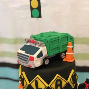 Edible garbage truck