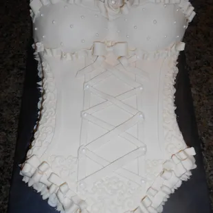 a corset shaped cake