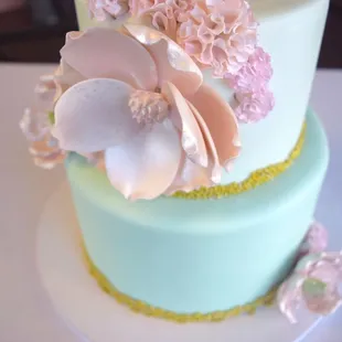 A cake fit for an elegant bride.