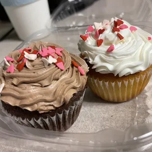 Chocolate and vanilla Valentine&apos;s Day cupcakes with buttercream frosting
