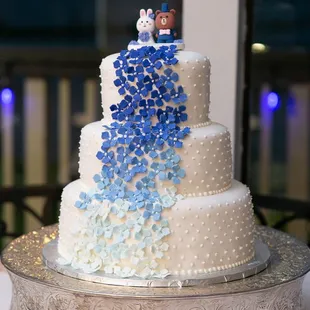 Gorgeous 3-tier wedding cake by Enez! We requested the ombré hydrangea waterfall &amp; she matched our colors beautifully. Photo: Michelle Chang