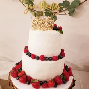 6 inch top 8 inch base white drum White buttercream