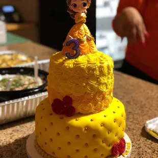 It's amazing! a Belle theme cake
