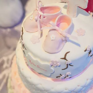 Beautifully made by Enez, baptism cake