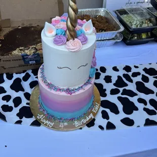 2 tiered unicorn cake