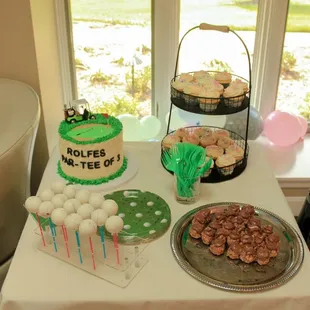 a table set up for a st patrick's day party