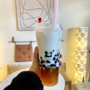 Peach oolong jelly with milk and boba IG: @angelaisafoodie