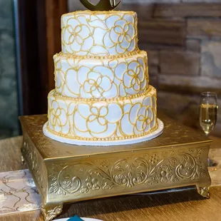 We loved our wedding cake from Cakes Amore! All our expectations for delivery, appearance, and taste were exceeded! (Oct 2017)