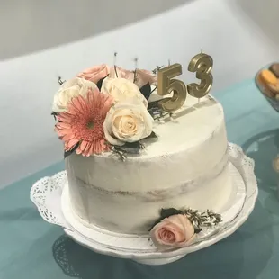 Fresh flower Bday cake