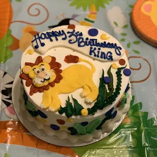Customized lion cake
