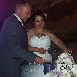 Cakes amore made us a beautiful delicious wedding cake. I would absolutely suggest them again and again to everyone