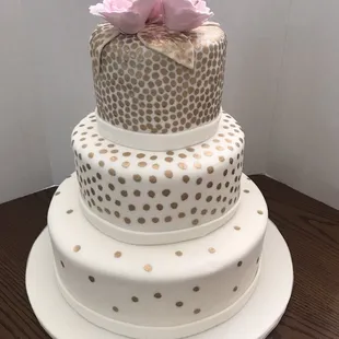 Amazing 15th birthday cake topped with sugar made flowers with gold colored polka dots