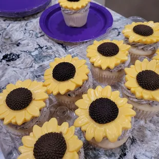 Beautiful and delicious birthday cupcakes