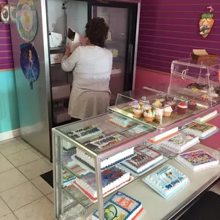 Cakes by Karen - 30+ years making cakes