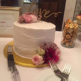 White cake with buttercream filling