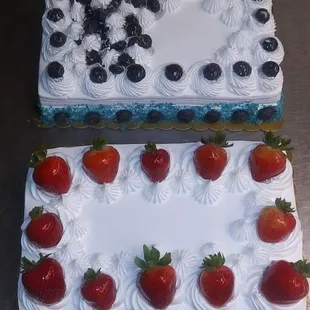 Fresh strawberry &amp; blueberry whipped cream cakes