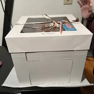 Another angle of the cake box