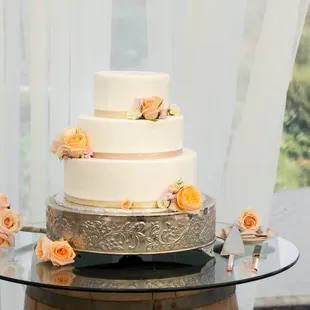 Our gorgeous wedding cake for 200 guests!