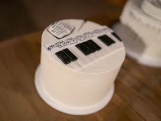 MJ’s Macarons & More