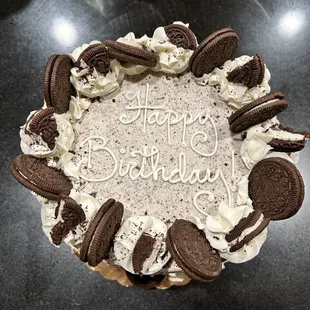 Top of Oreo Cookies &amp; Cream Cake