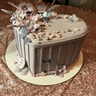 My daughter was absolutely thrilled with her beautiful cake. The flavor was outstanding.