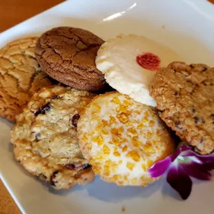 Cakes of Paradise Cookies!
Butter Dreams
Chinese Almond
Ginger Molasses
Paniolo
Peanut Butter
White Chocolate Craisin