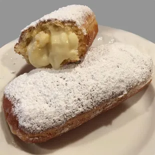 Powdered Sugar Long John (Creamy Custard filling!)