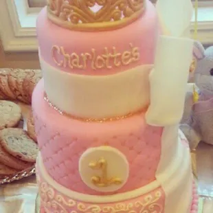 Perfect 1st birthday princess cake.
