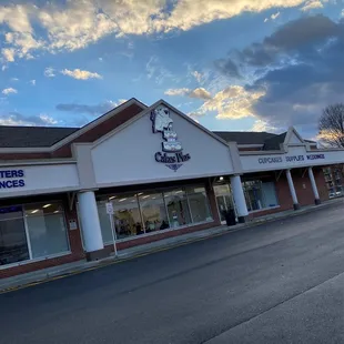 the outside of a bakery