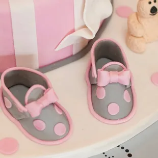 Sugar shoes, pacifier and teddy bear were all edible.