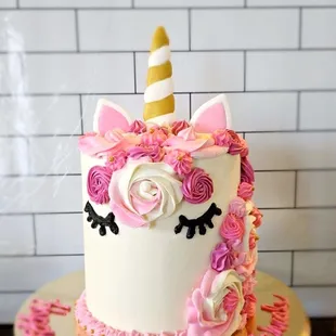 Stunning customer order for my friend. A beautiful unicorn, chocolate cake with buttercream icing. Absolute perfection!