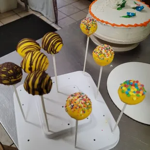 Cake Pops and Red Velvet Cakes