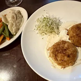 Crab cakes with vegetables