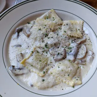 Ravioli Con Funghi for $18.