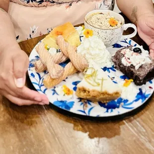 Un poco de todo dessert