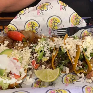 Tacos de bistek and a huarache