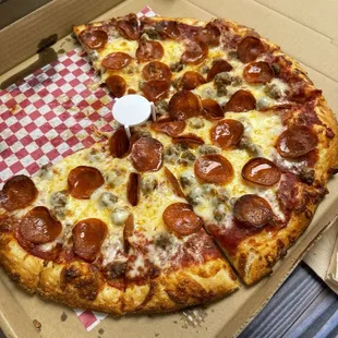 XL Pepperoni Pizza w/ Sausage