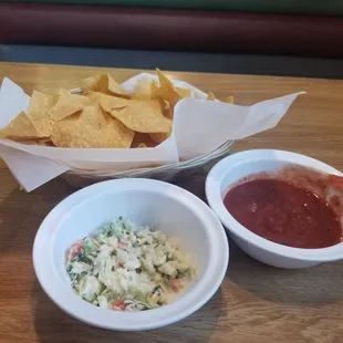 Chips, salsa, and cole slaw.