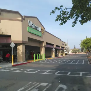Calaveras Square - Walmart grocery store