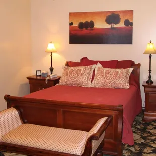 Queen Suite - 285 SF