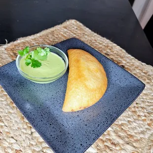 Empanada
Venezuelan Style
Filled and deep fried
100% white corn
Gluten free