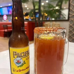 Michelada con cerveza Pacifico