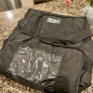 Gave me pizza carry bag so my takeout pizza stays warm n fresh when I arrive home.  Thank you!!!
